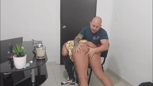 mira mi curriculum y veras que soy todo un experto en el mundo del porno, te hago tríos, oral, anal, orgias